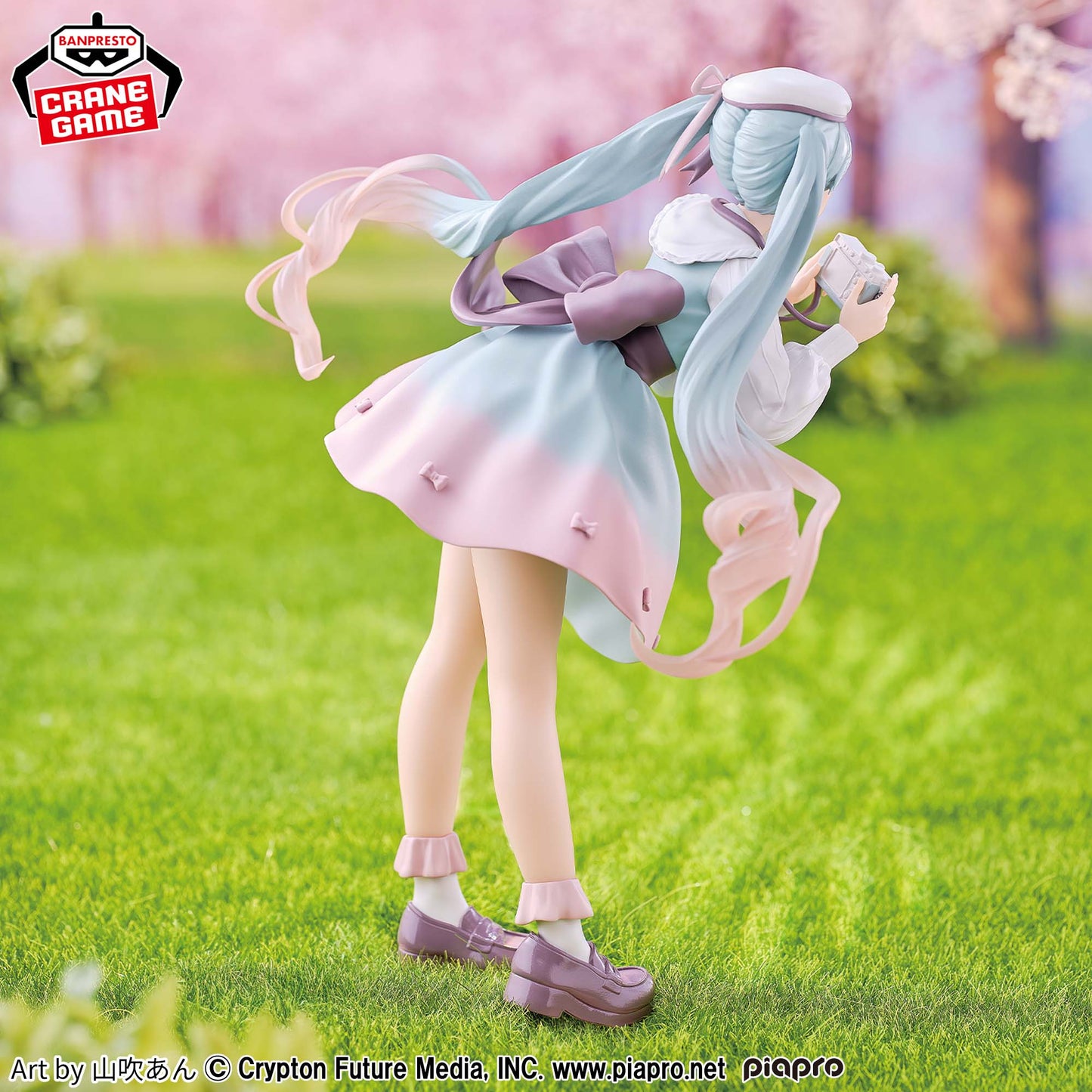 Hatsune Miku Holiday Memories Camera 7.9-inch Statue