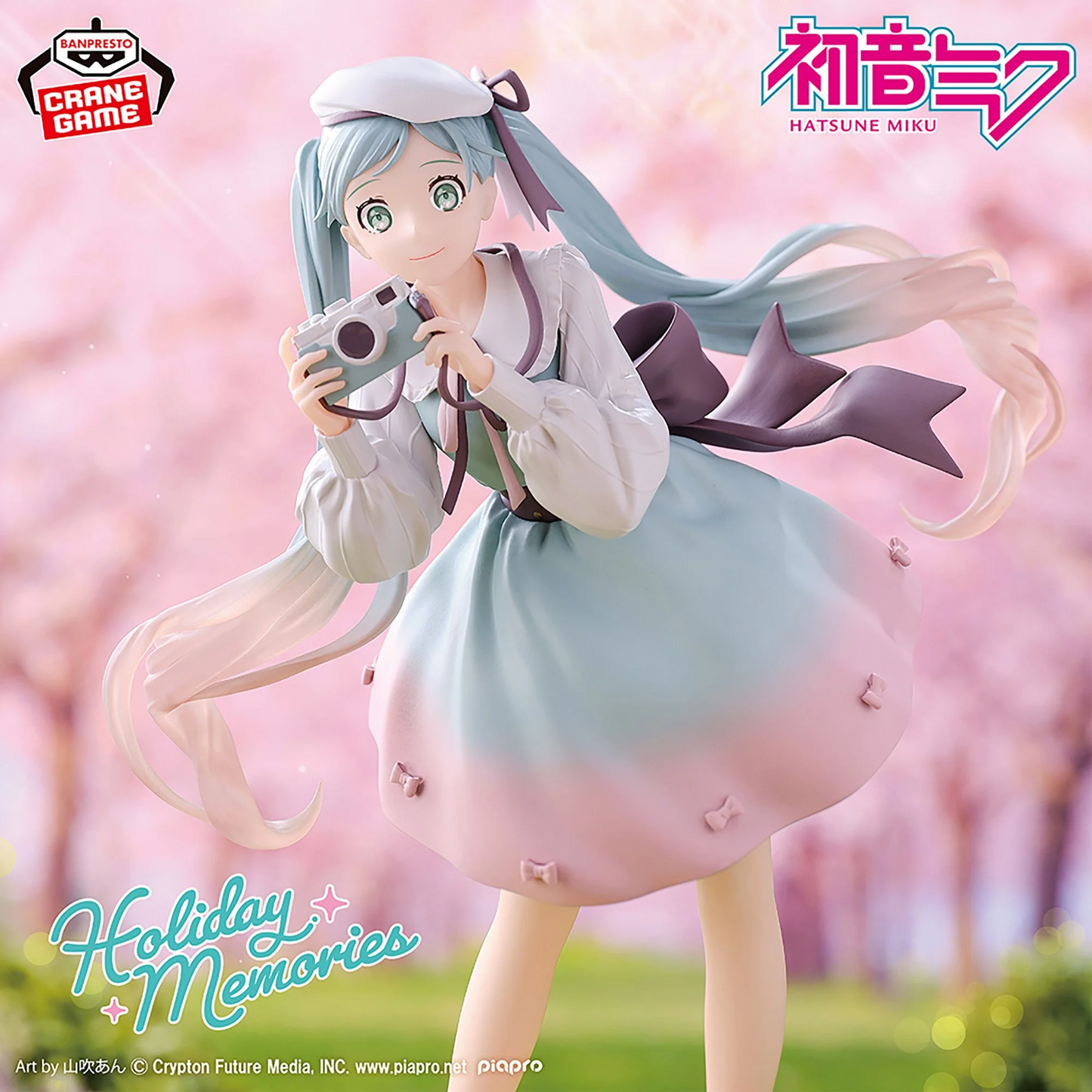 Hatsune Miku Holiday Memories Camera 7.9-inch Statue